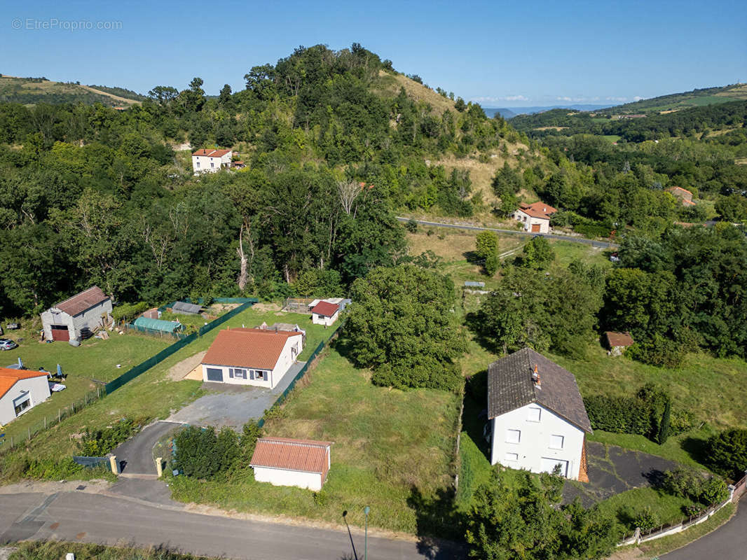 Terrain à MONTAIGUT-LE-BLANC