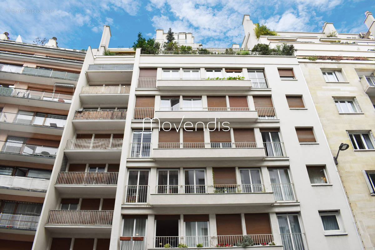 Appartement à PARIS-16E