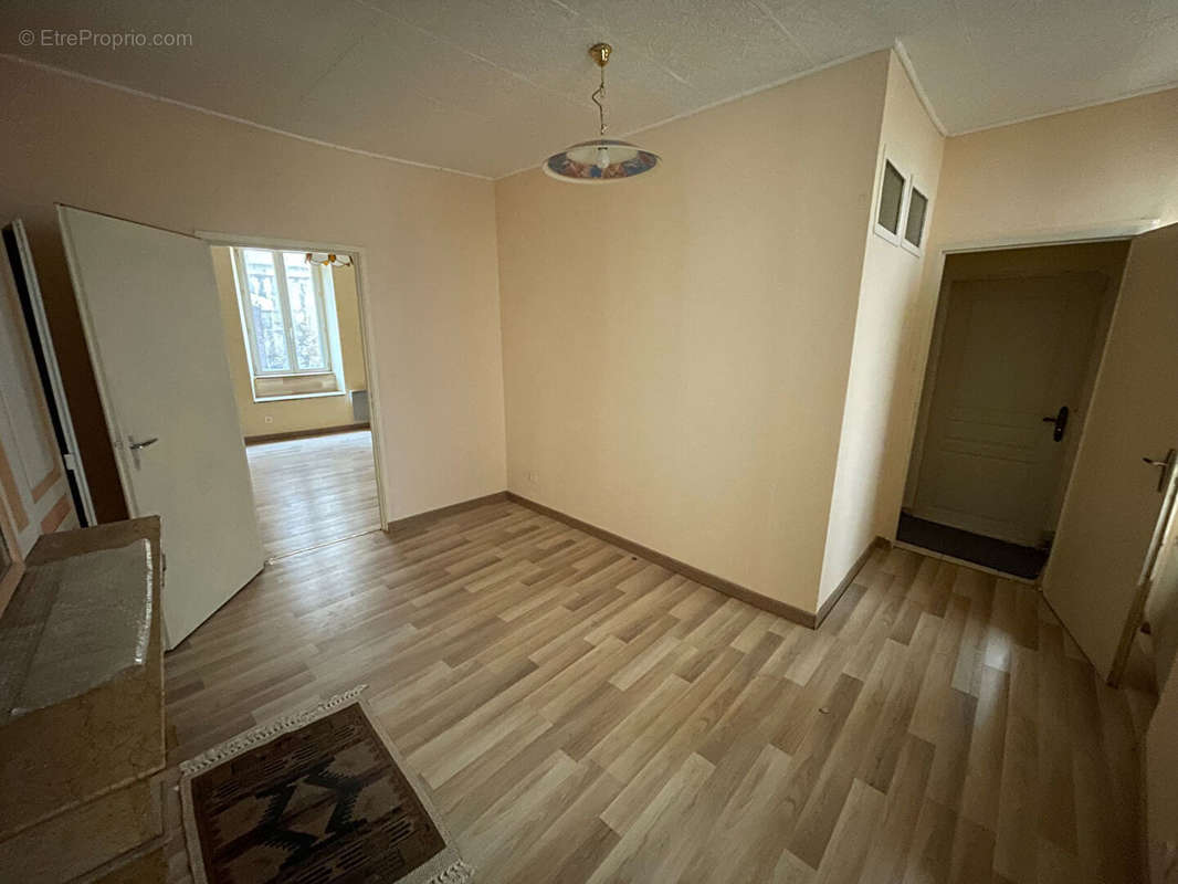 Appartement à SALINS-LES-BAINS