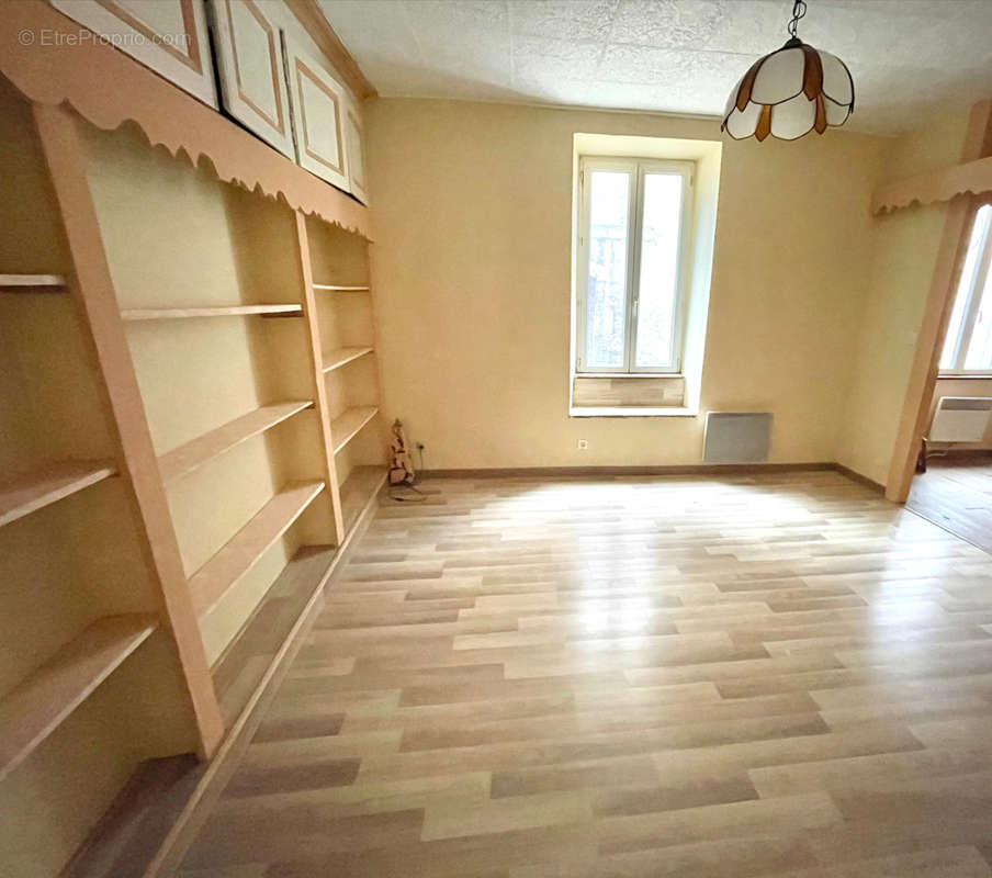 Appartement à SALINS-LES-BAINS