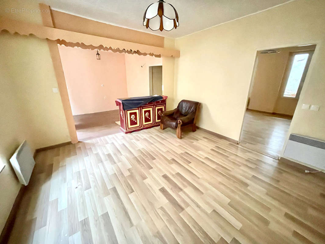 Appartement à SALINS-LES-BAINS