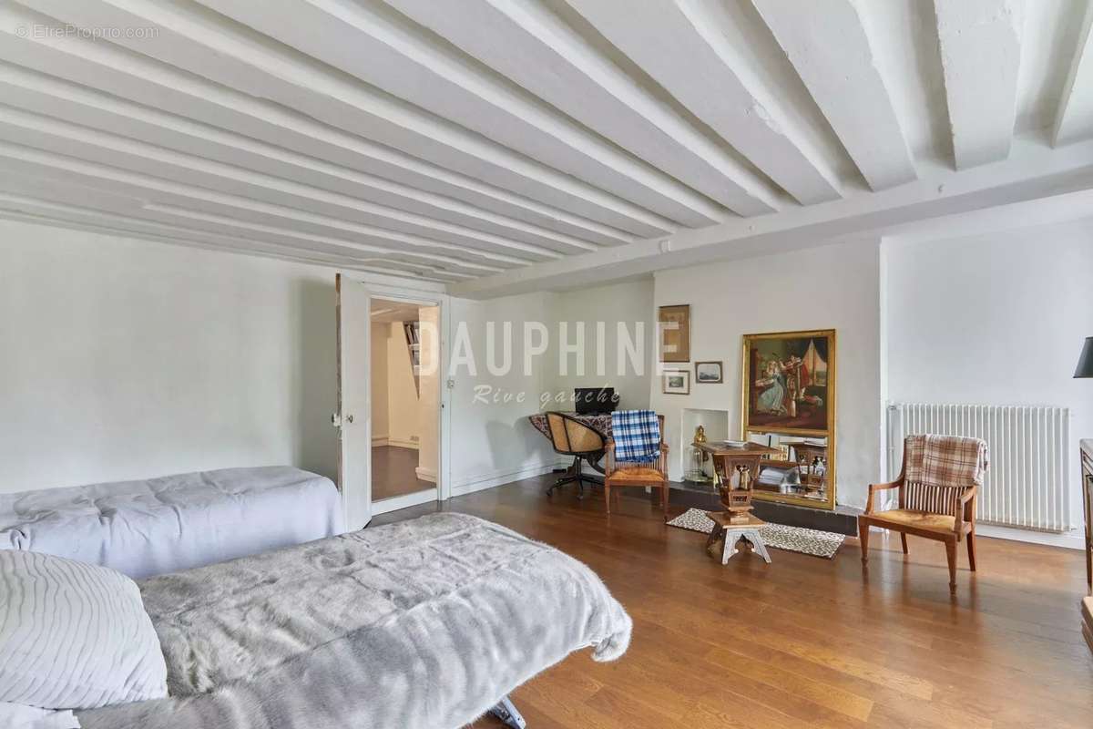 Appartement à PARIS-1E