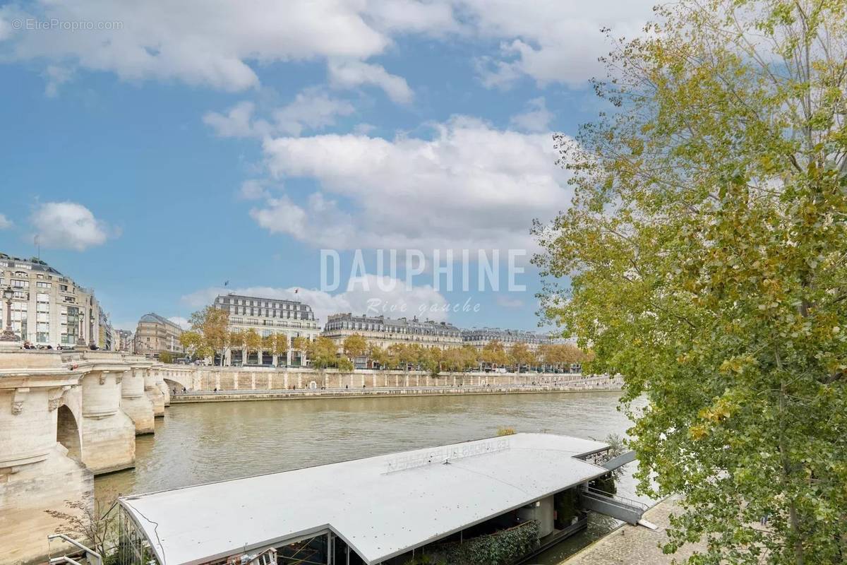 Appartement à PARIS-1E