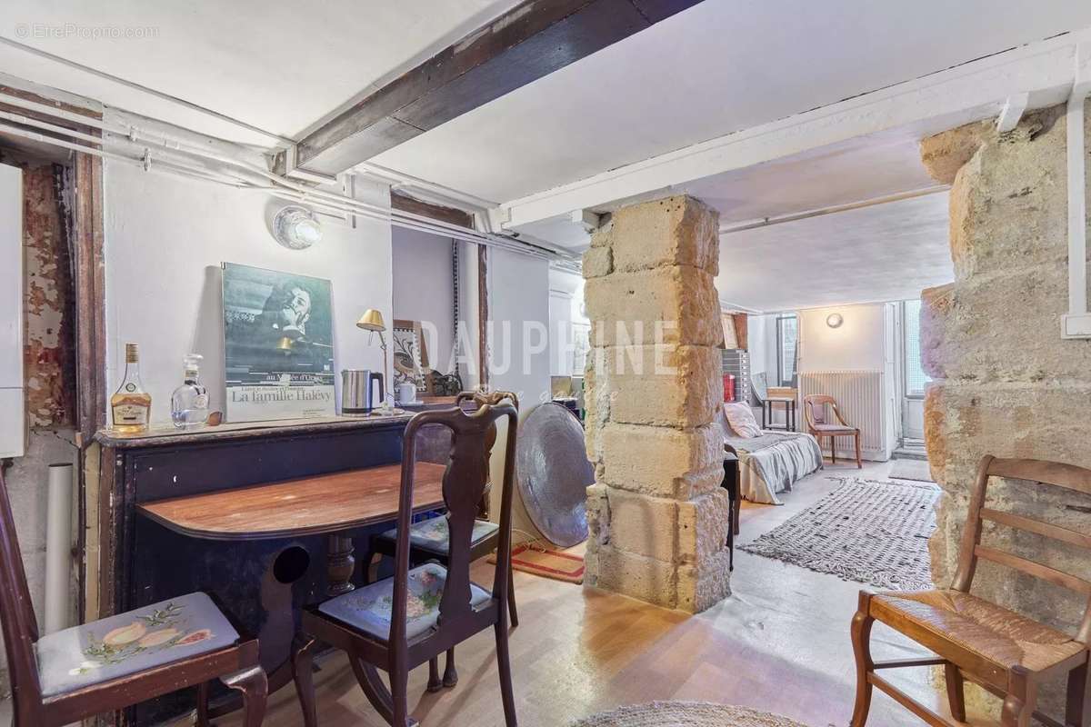 Appartement à PARIS-1E