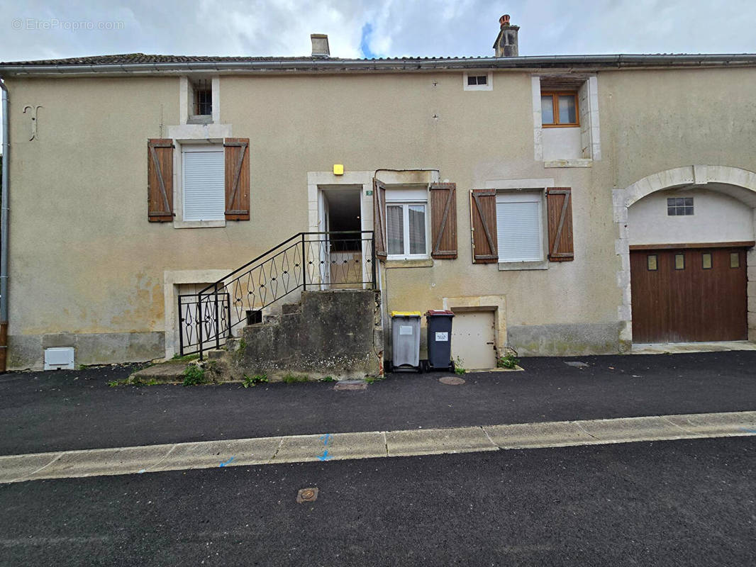 Maison à COULANGERON