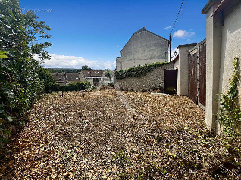 Terrain à VAUX-SUR-SEINE