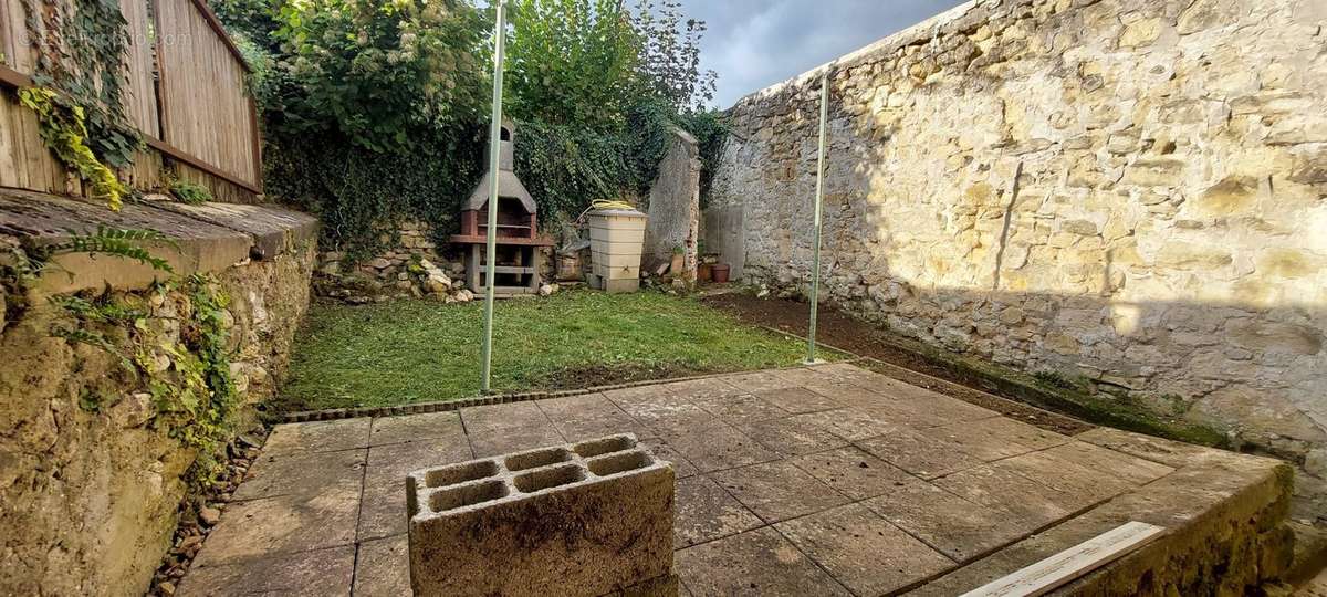 Jardin dépendance - Maison à GAILLON-SUR-MONTCIENT