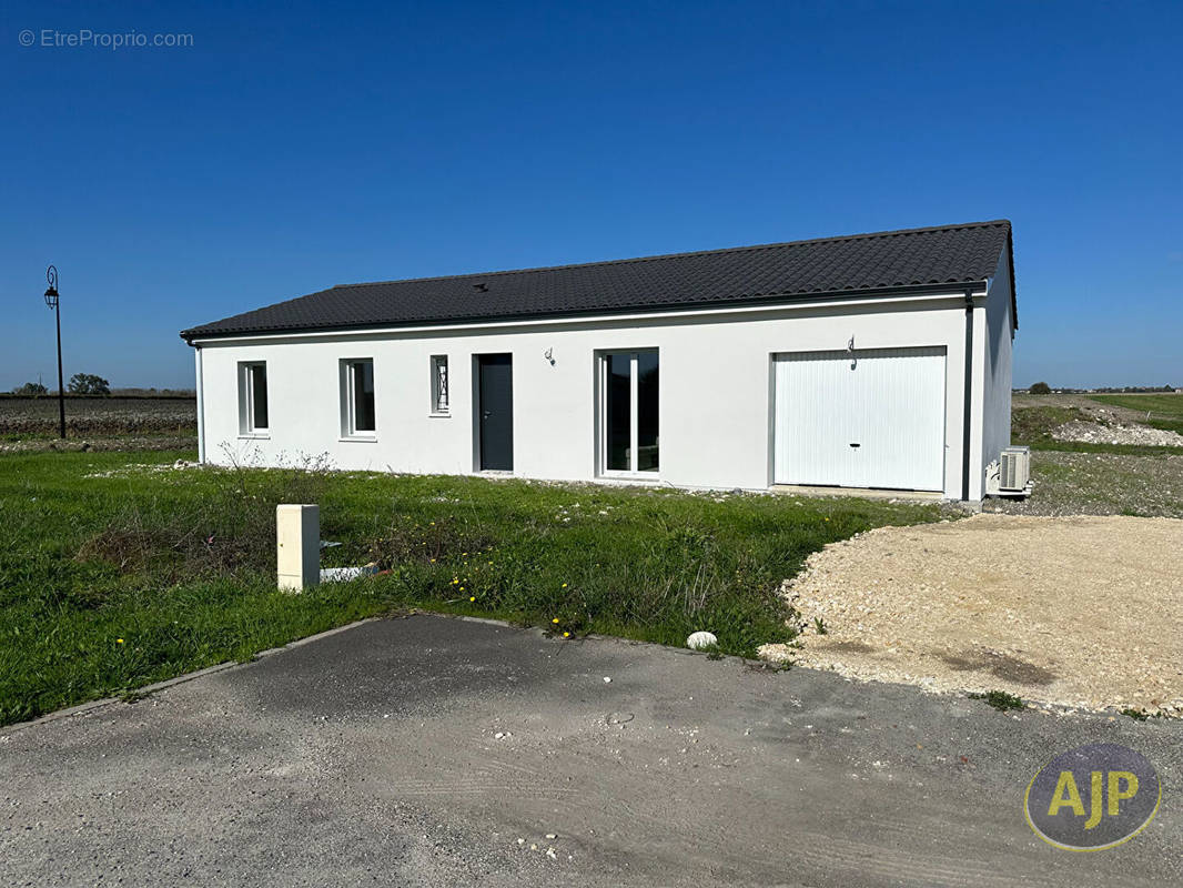 Maison à SAINT-SEURIN-DE-PALENNE