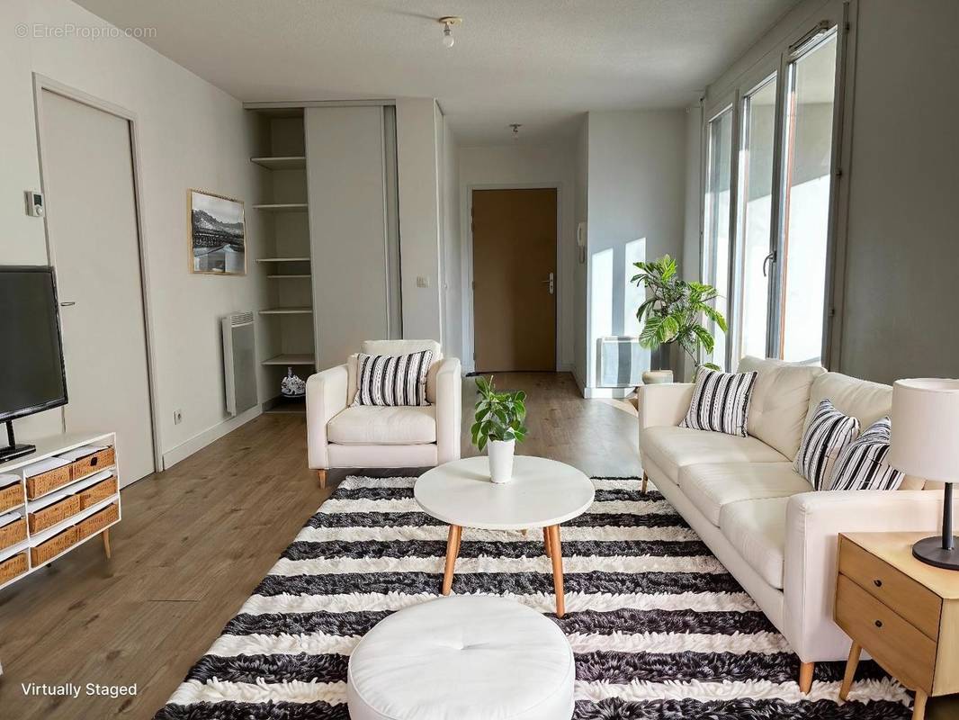   - Appartement à VILLEURBANNE