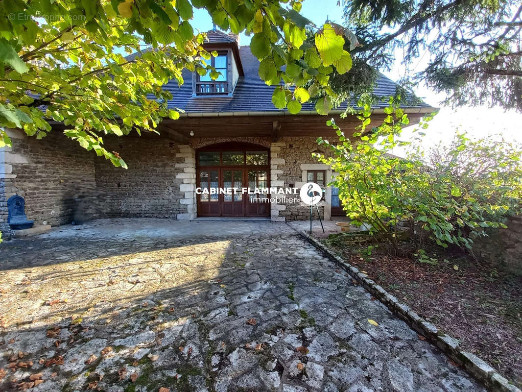 Maison à EPOISSES