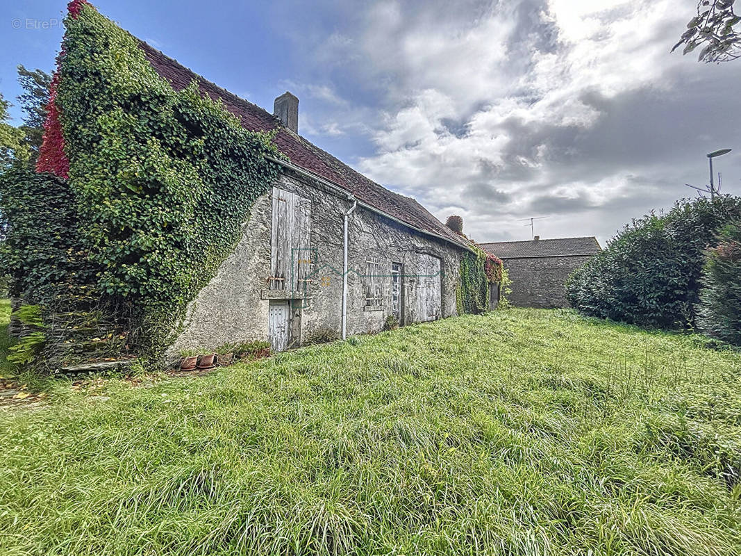 Maison à SAINT-HILAIRE-LA-TREILLE