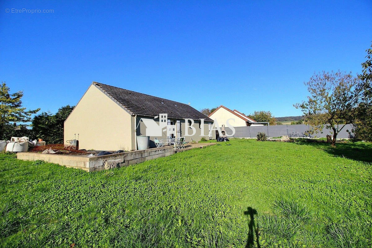 Maison à NEUFCHATEL-EN-BRAY