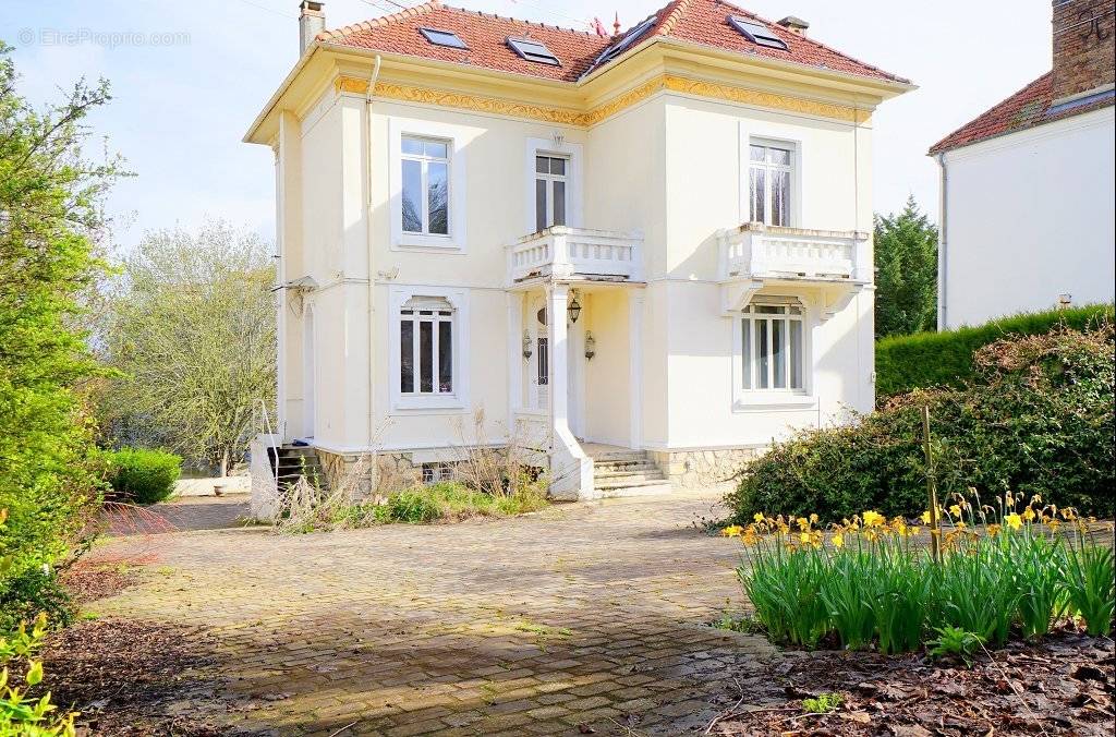 Maison à MEZIERES-SUR-SEINE