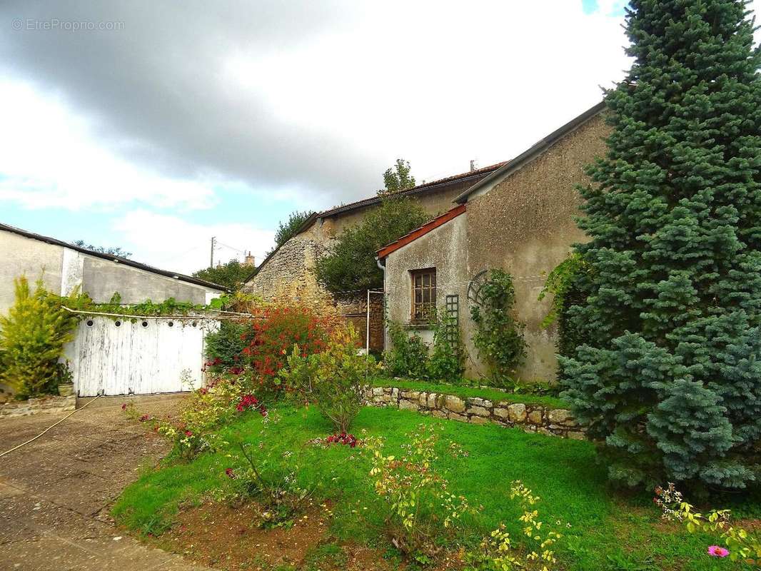   - Maison à SAINT-JEAN-DE-THOUARS