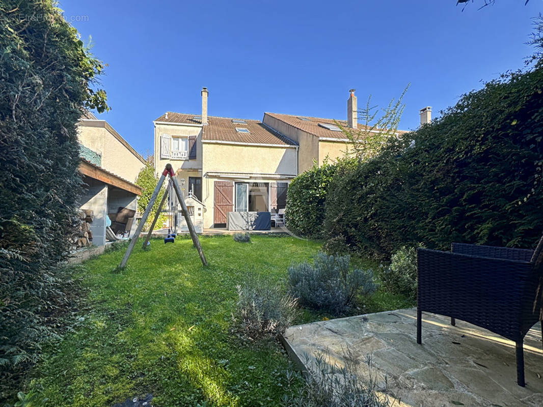 Maison à JOUY-LE-MOUTIER