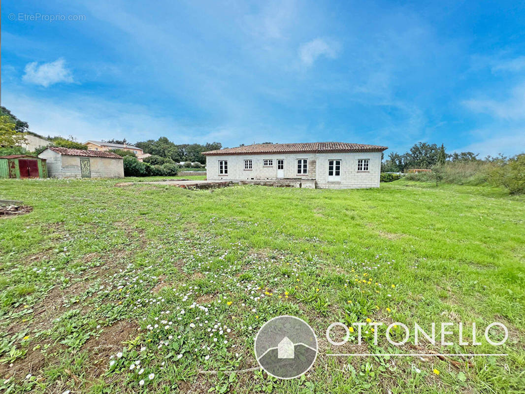 Maison à ROQUEBRUNE-SUR-ARGENS