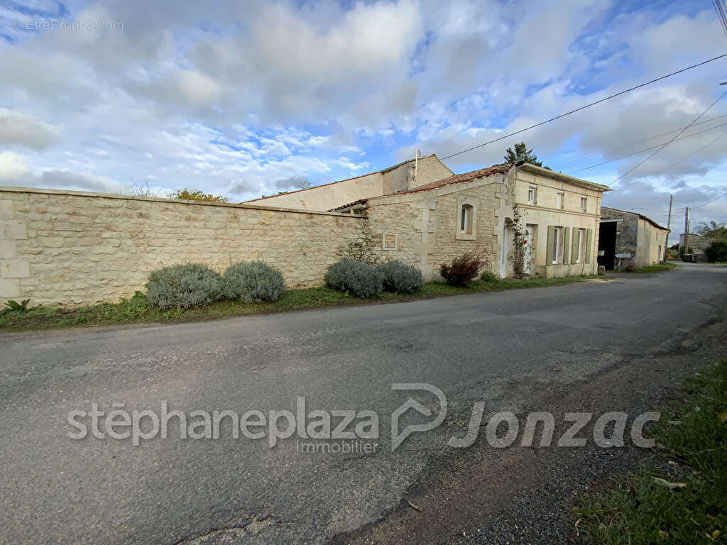 Maison à JONZAC