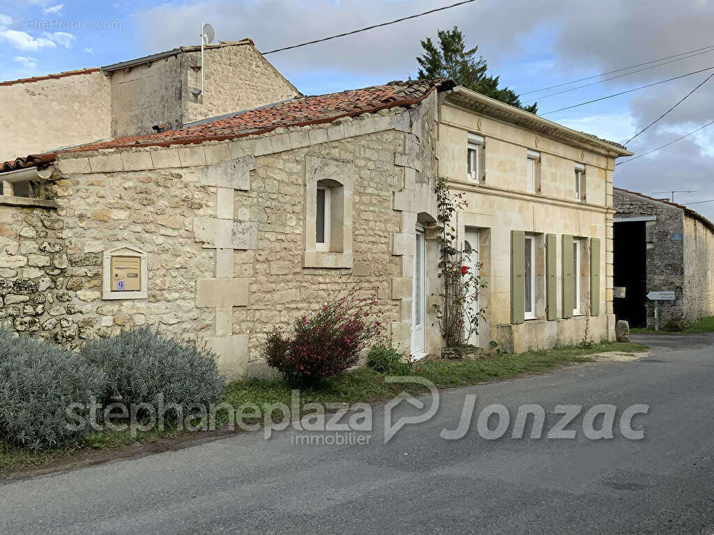 Maison à JONZAC