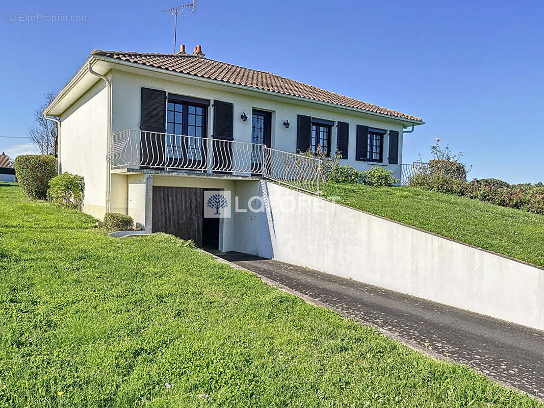 Maison à SAINT-LOUP-LAMAIRE