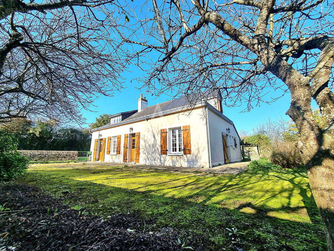 Maison à SAINT-DENIS-D&#039;ANJOU