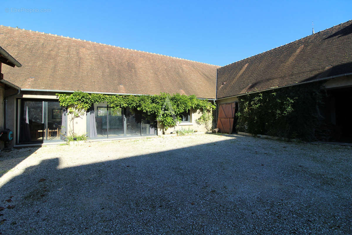 Maison à COUR-CHEVERNY