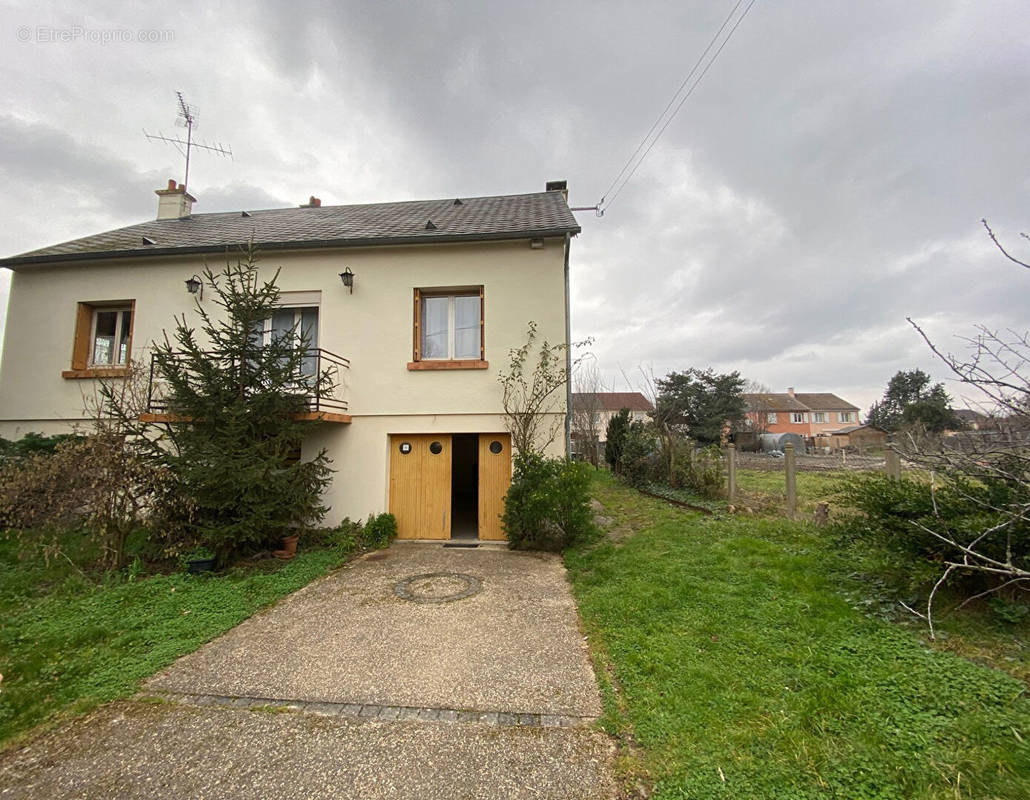 Maison à FLEURY-LES-AUBRAIS