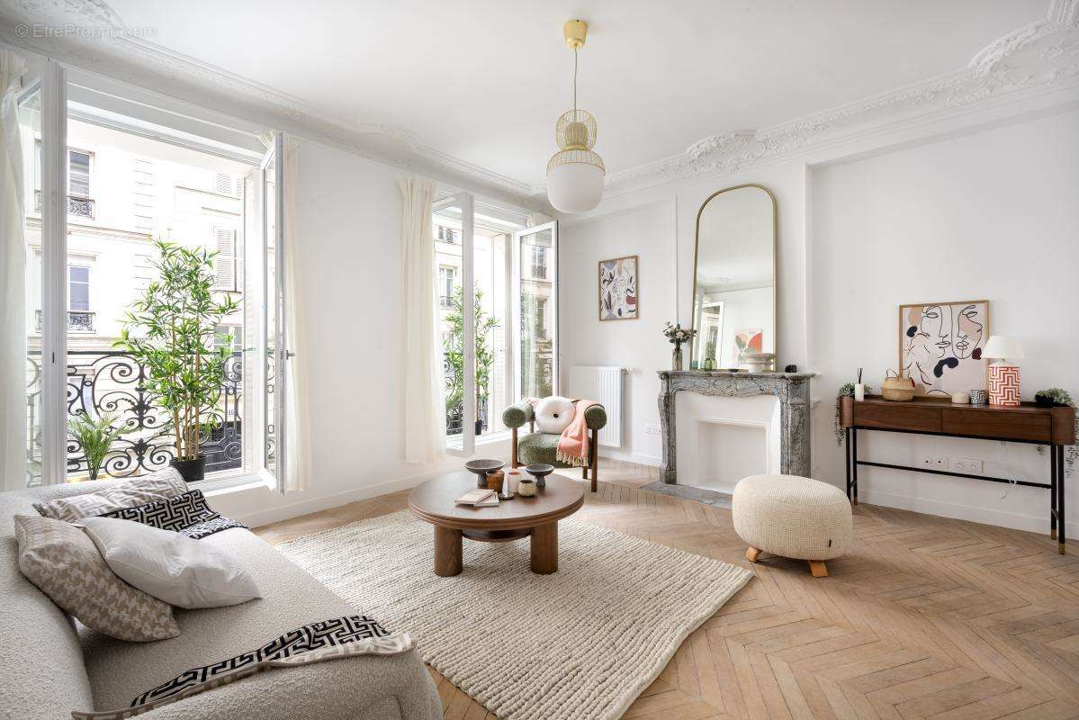 Appartement à PARIS-10E