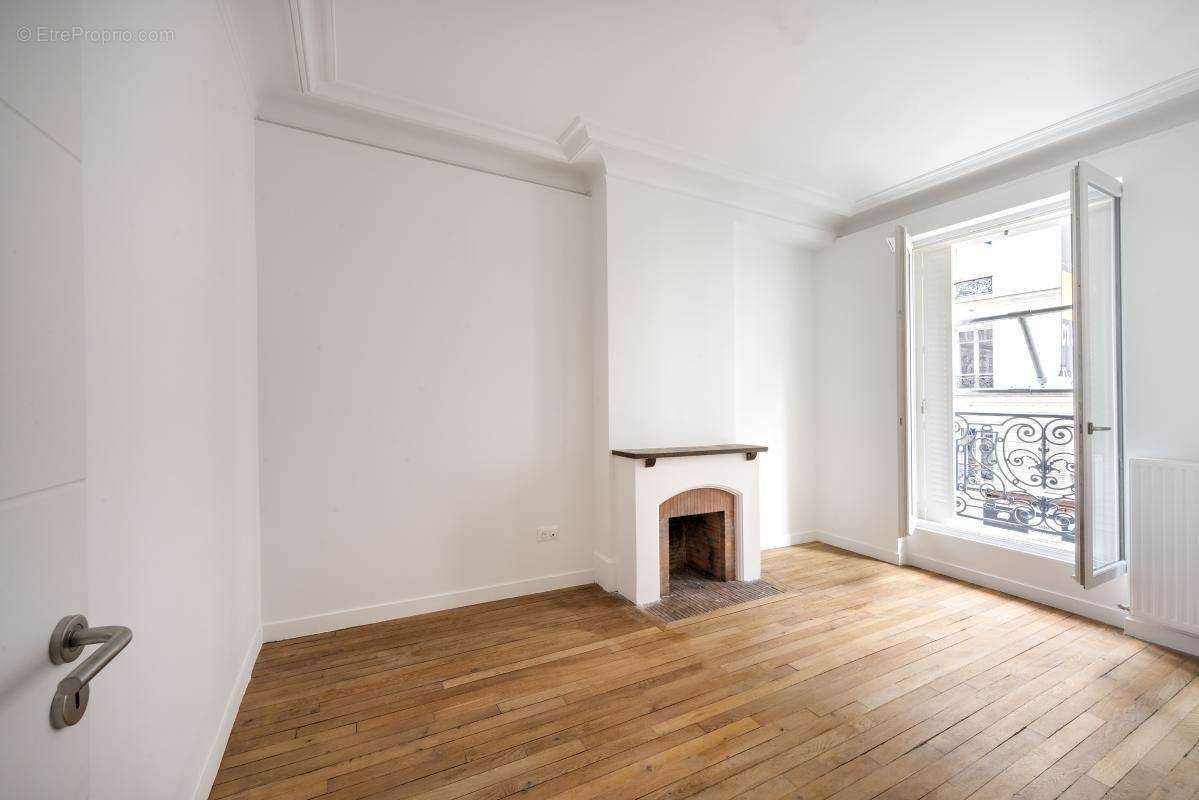 Appartement à PARIS-10E