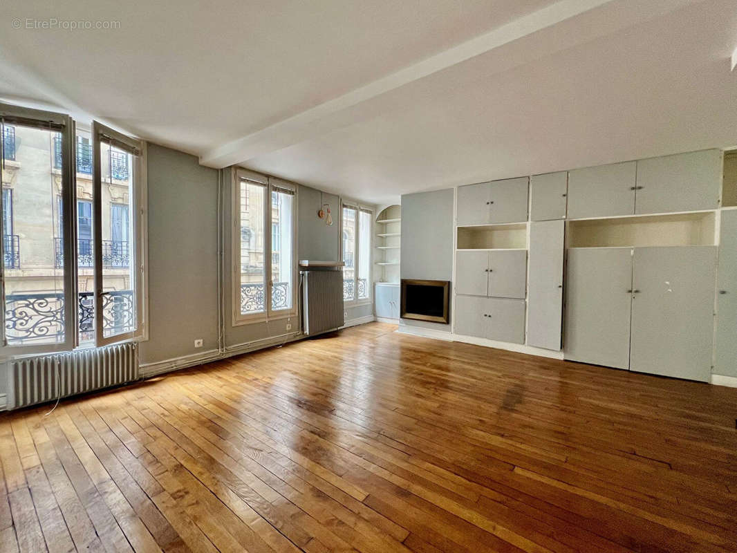 Appartement à PARIS-17E