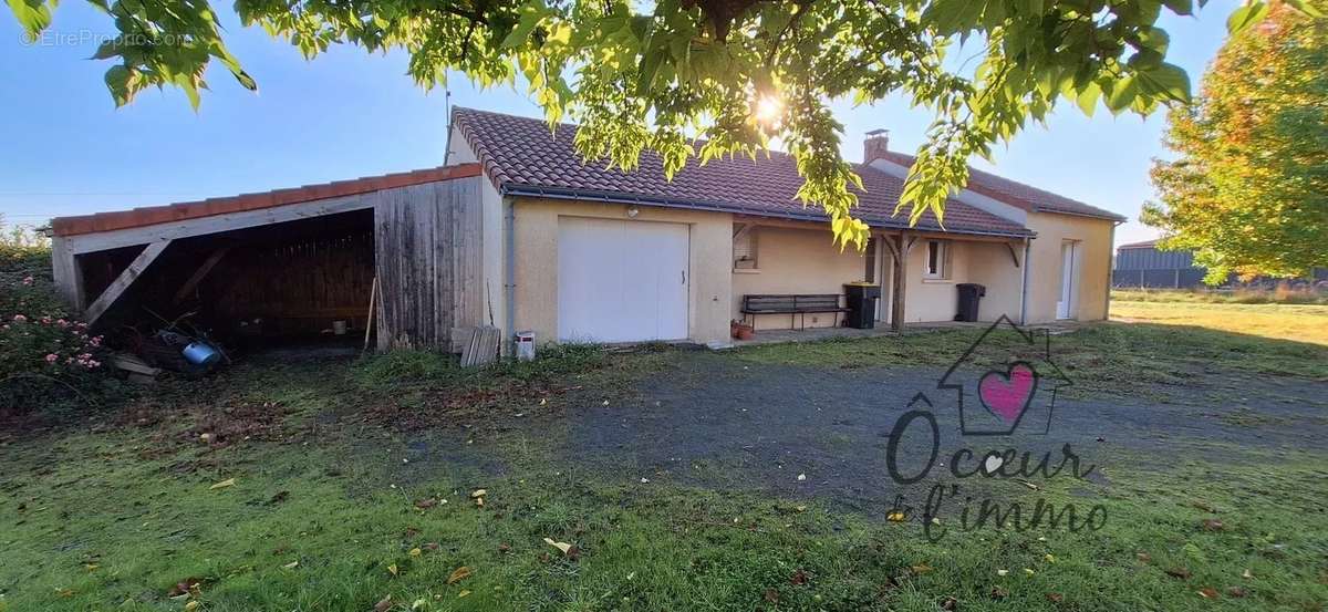 Maison à SAINT-MACAIRE-EN-MAUGES