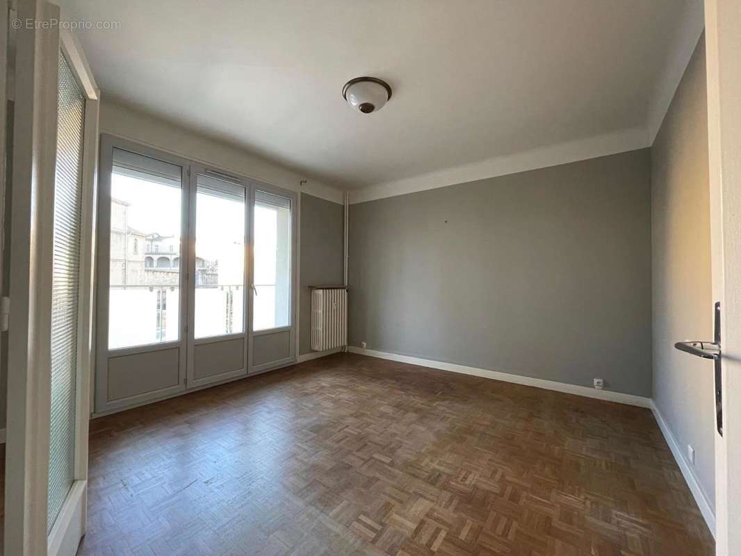   - Appartement à AUBENAS