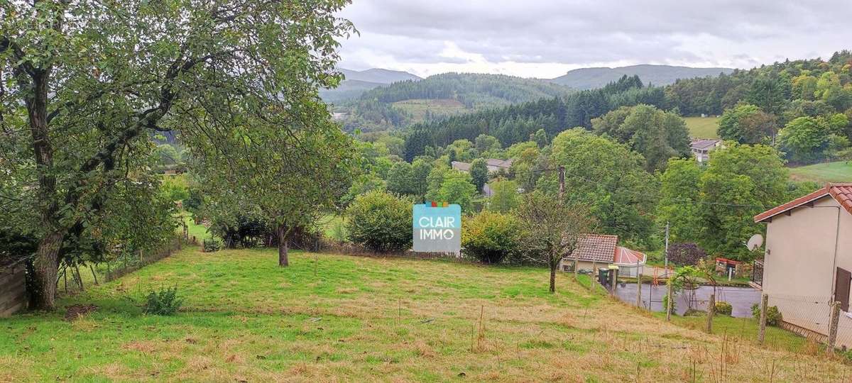 Terrain à SAINT-REMY-SUR-DUROLLE