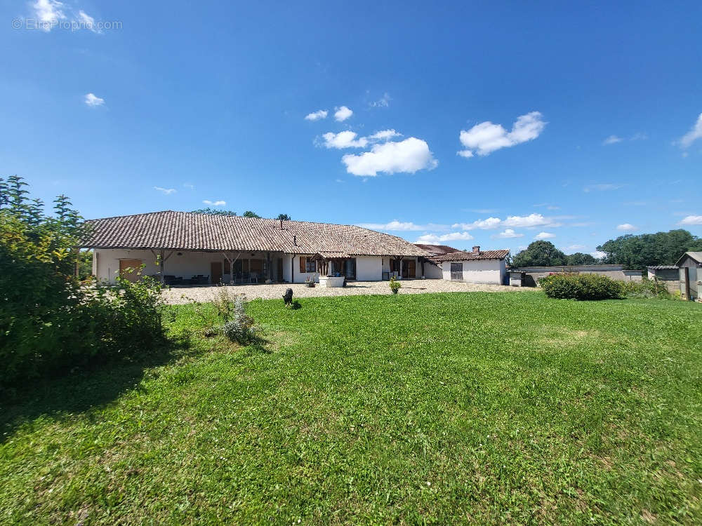 Maison à CHATILLON-SUR-CHALARONNE