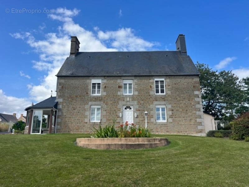 Maison à SAINT-SEVER-CALVADOS