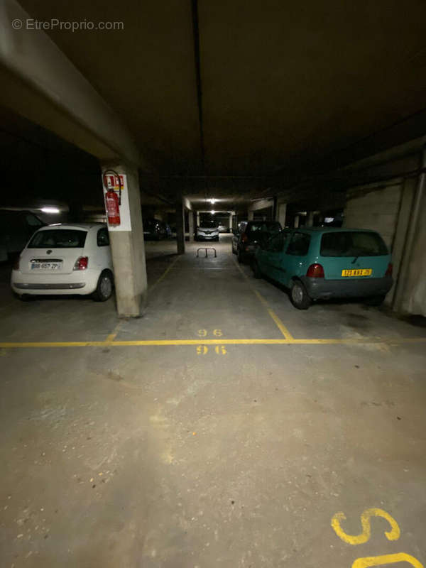 Parking à PARIS-19E