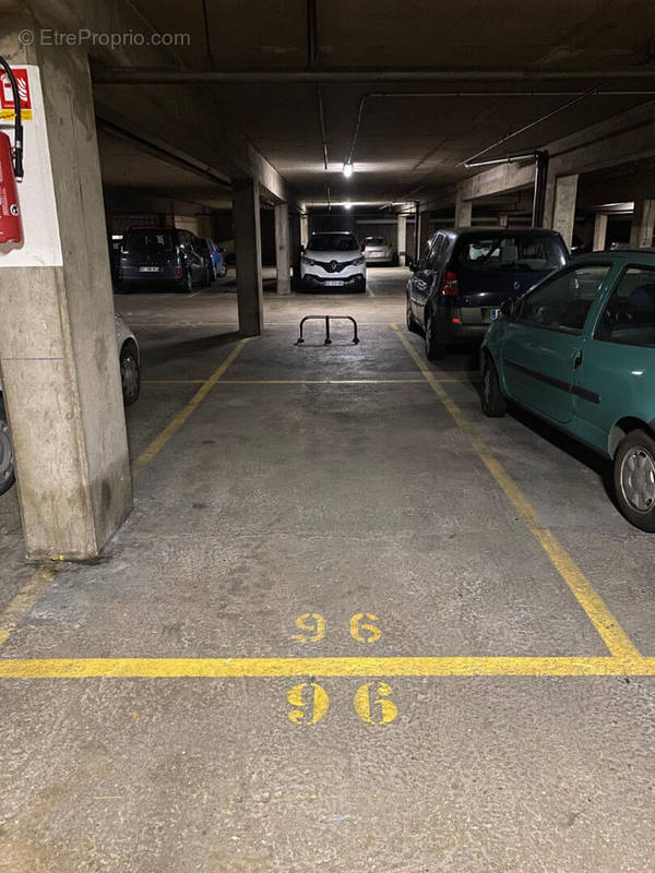 Parking à PARIS-19E