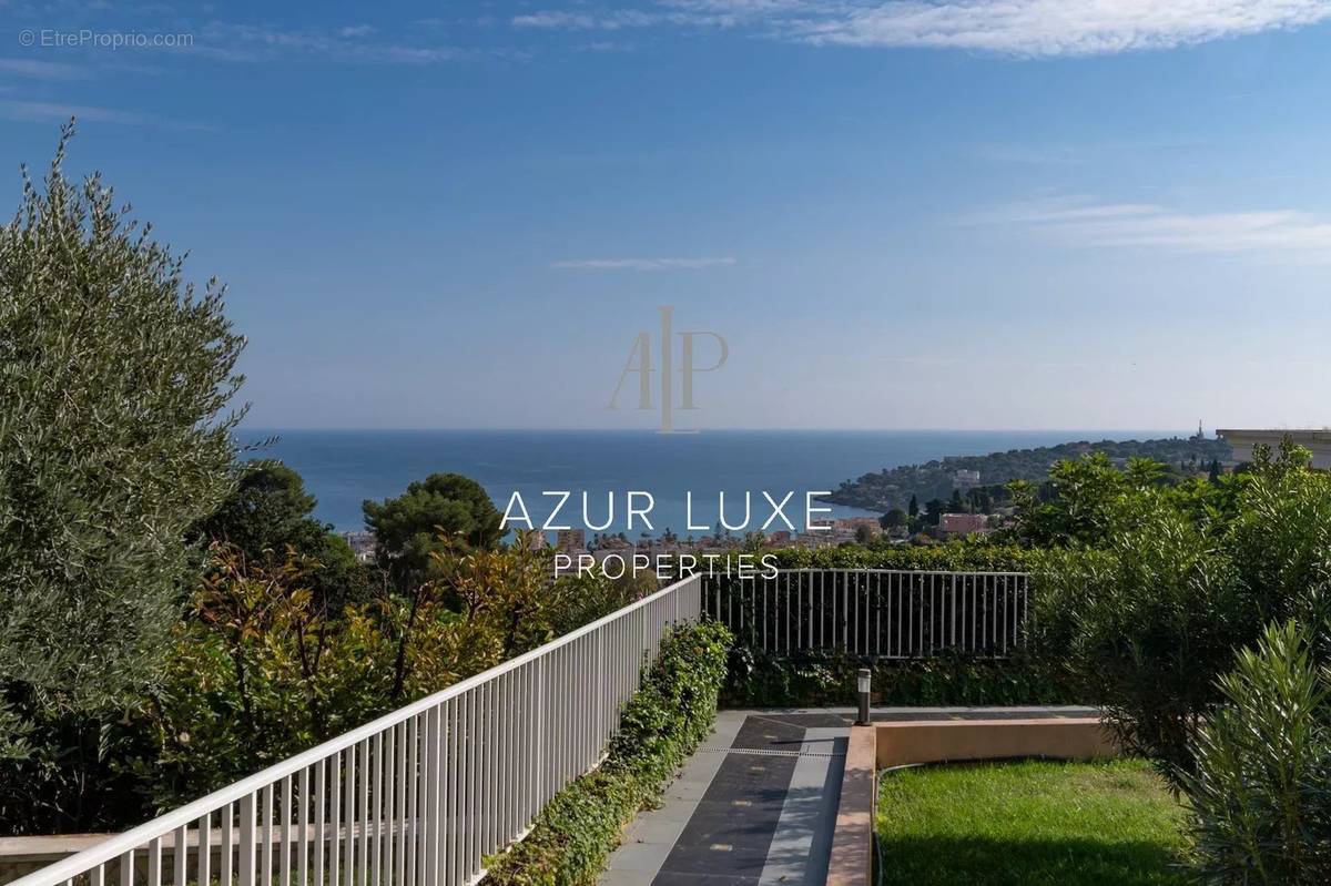 Appartement à ROQUEBRUNE-CAP-MARTIN