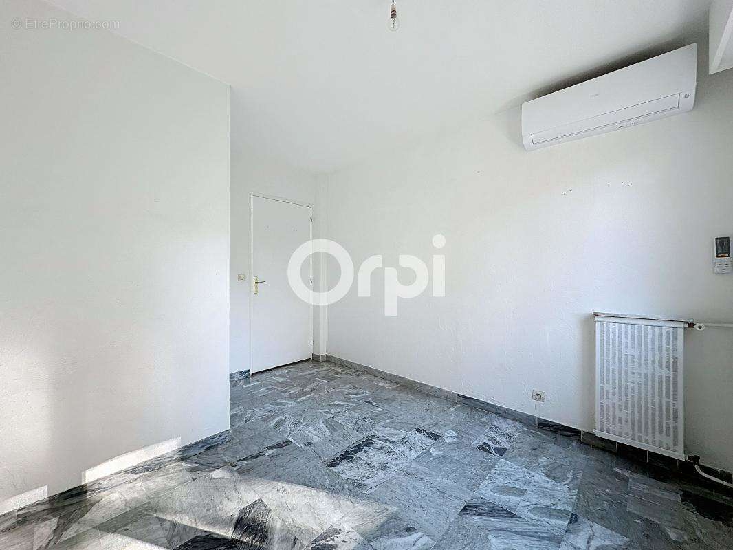 Appartement à VILLENEUVE-LOUBET