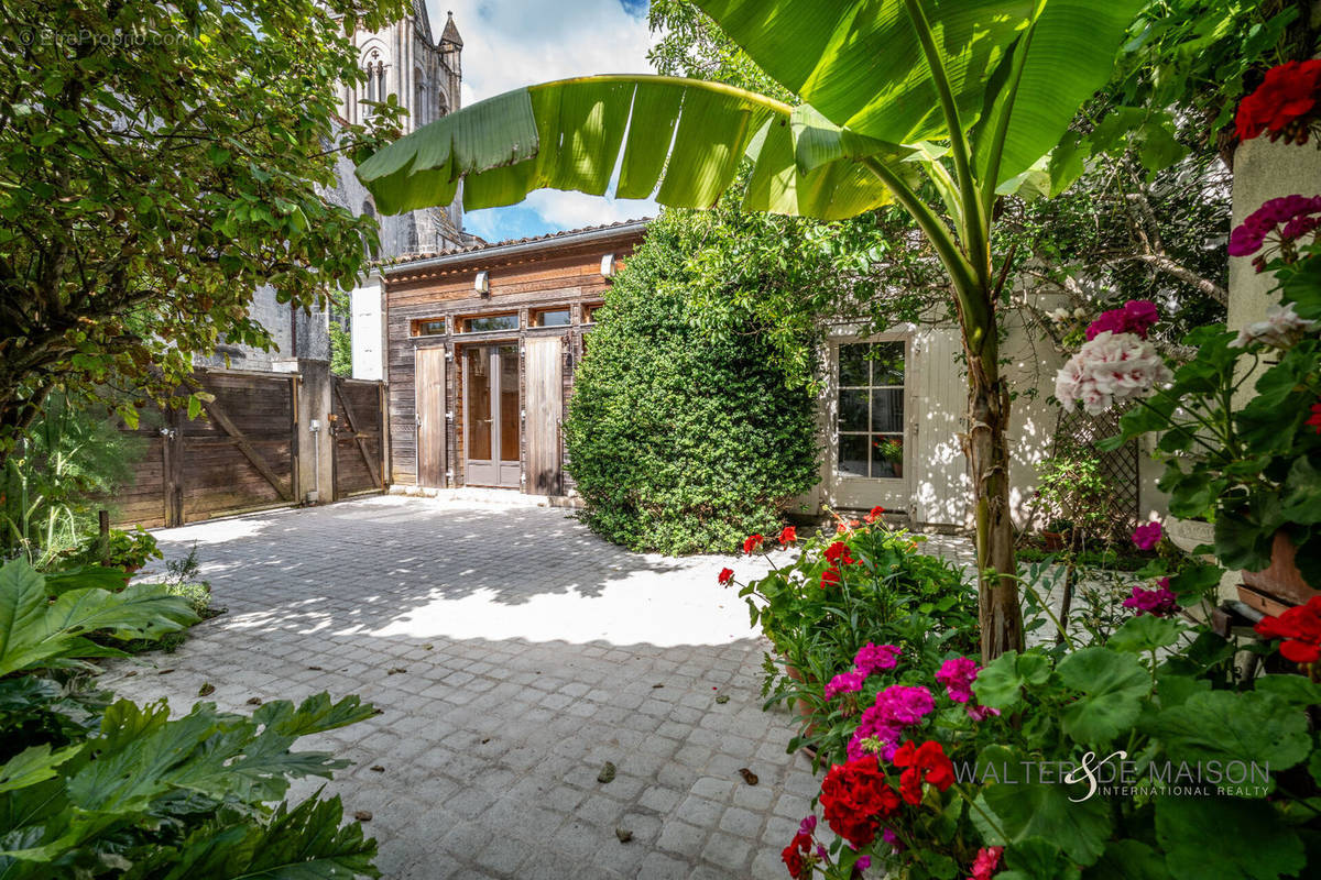 Maison à GENSAC-LA-PALLUE