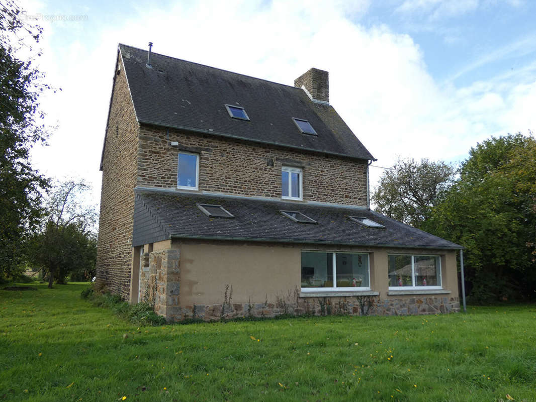 Maison à SAINT-HILAIRE-DU-HARCOUET