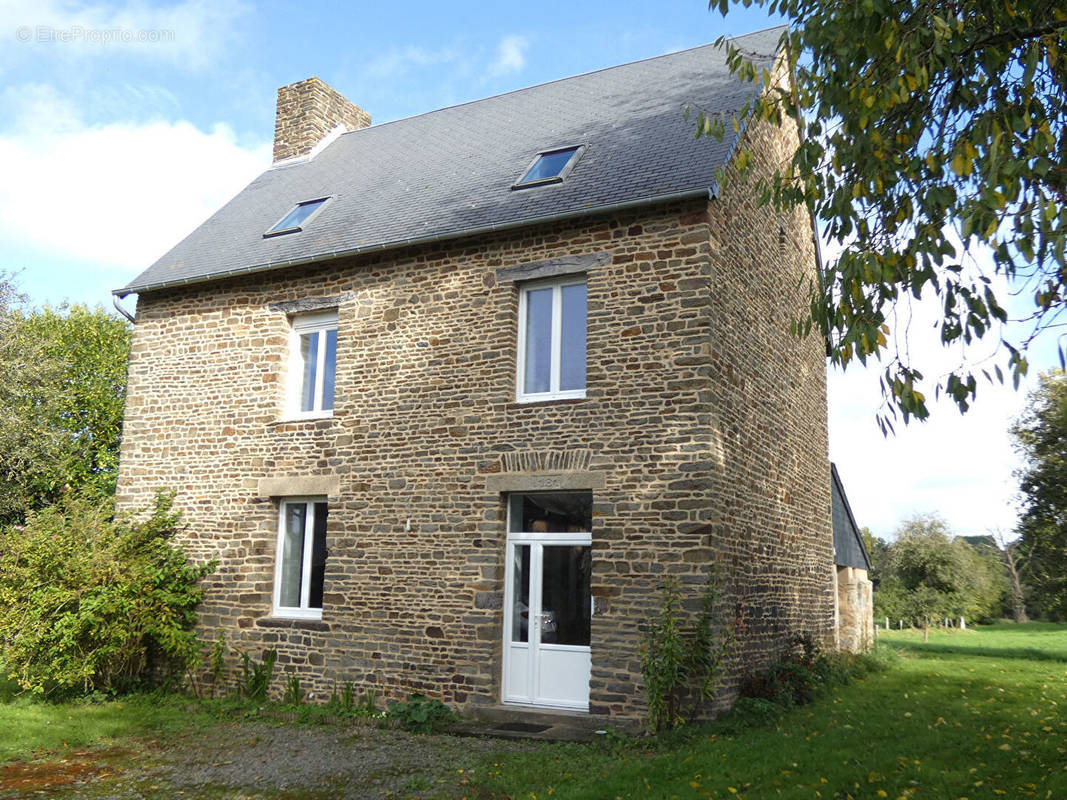 Maison à SAINT-HILAIRE-DU-HARCOUET