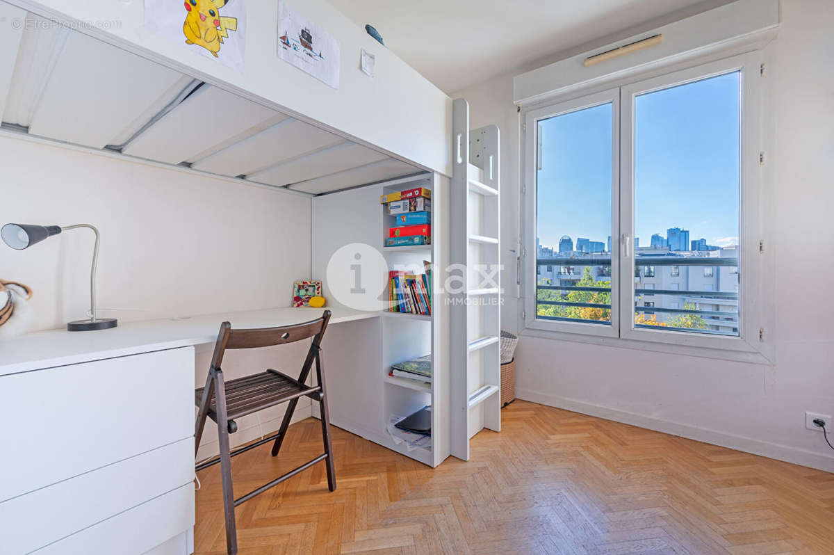 Appartement à COURBEVOIE