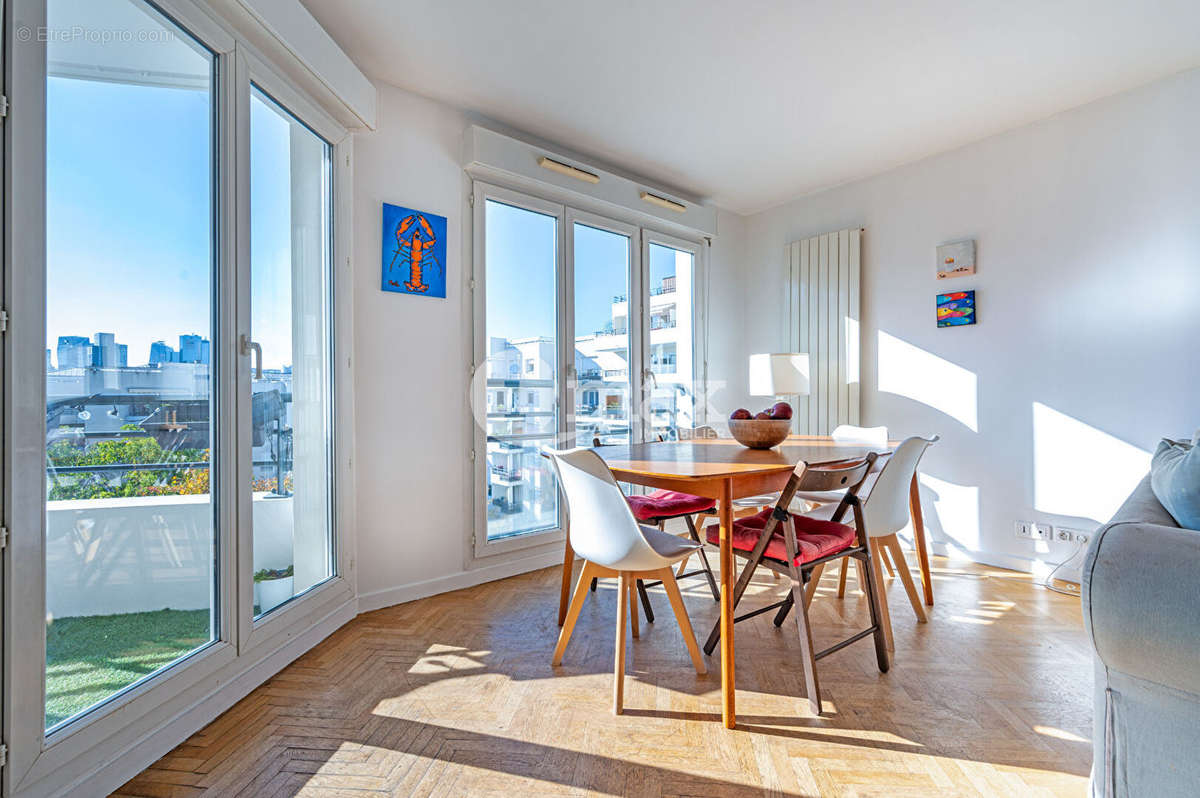 Appartement à COURBEVOIE