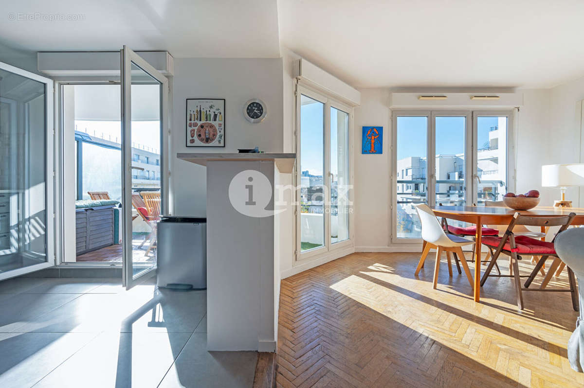 Appartement à COURBEVOIE