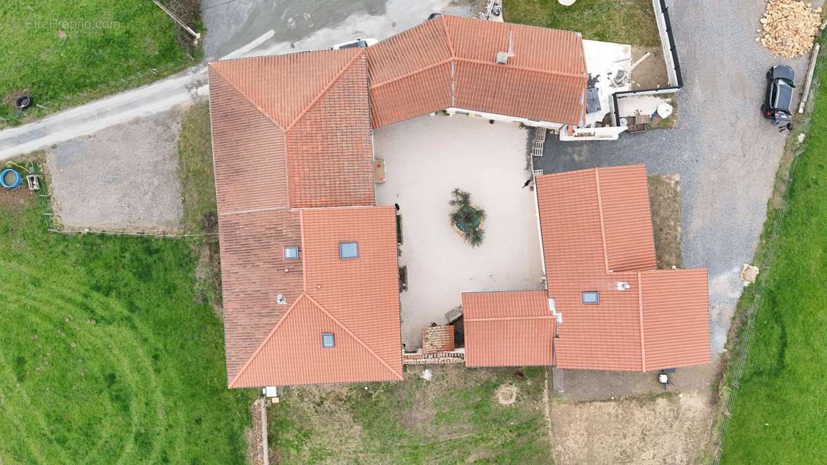 Maison à FLEURIEUX-SUR-L&#039;ARBRESLE