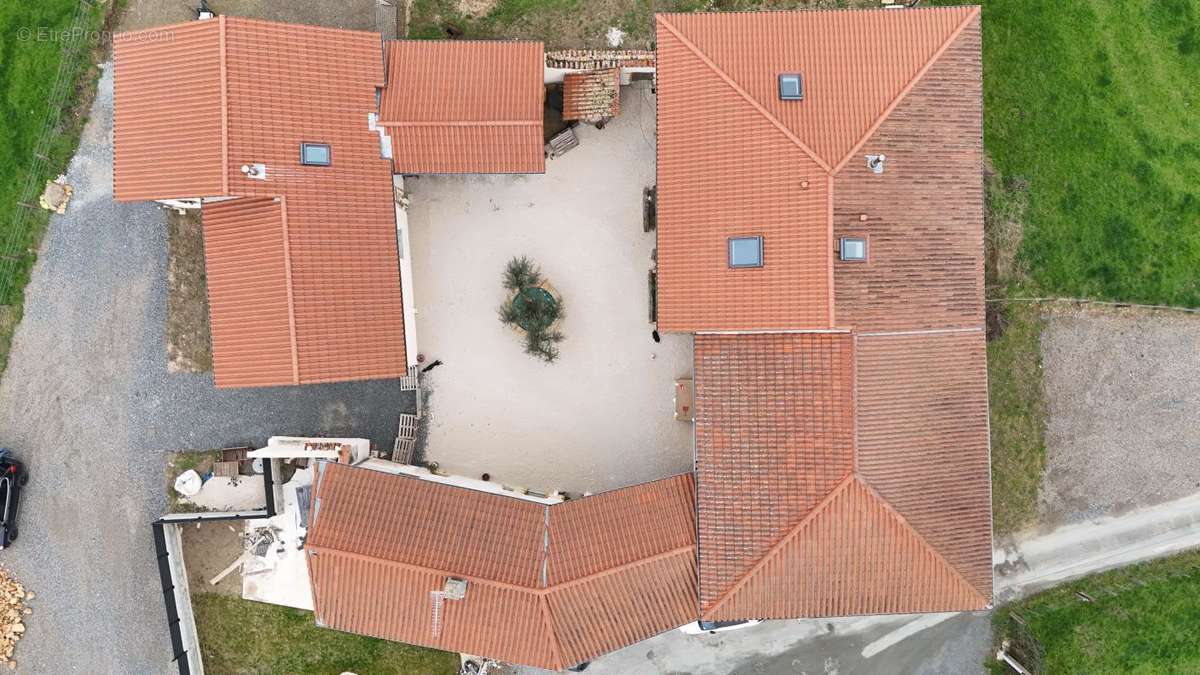 Maison à FLEURIEUX-SUR-L&#039;ARBRESLE