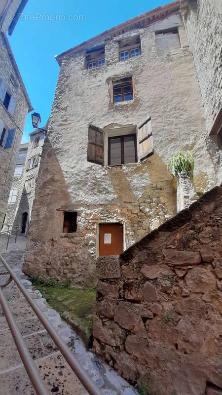 Maison à ENTREVAUX