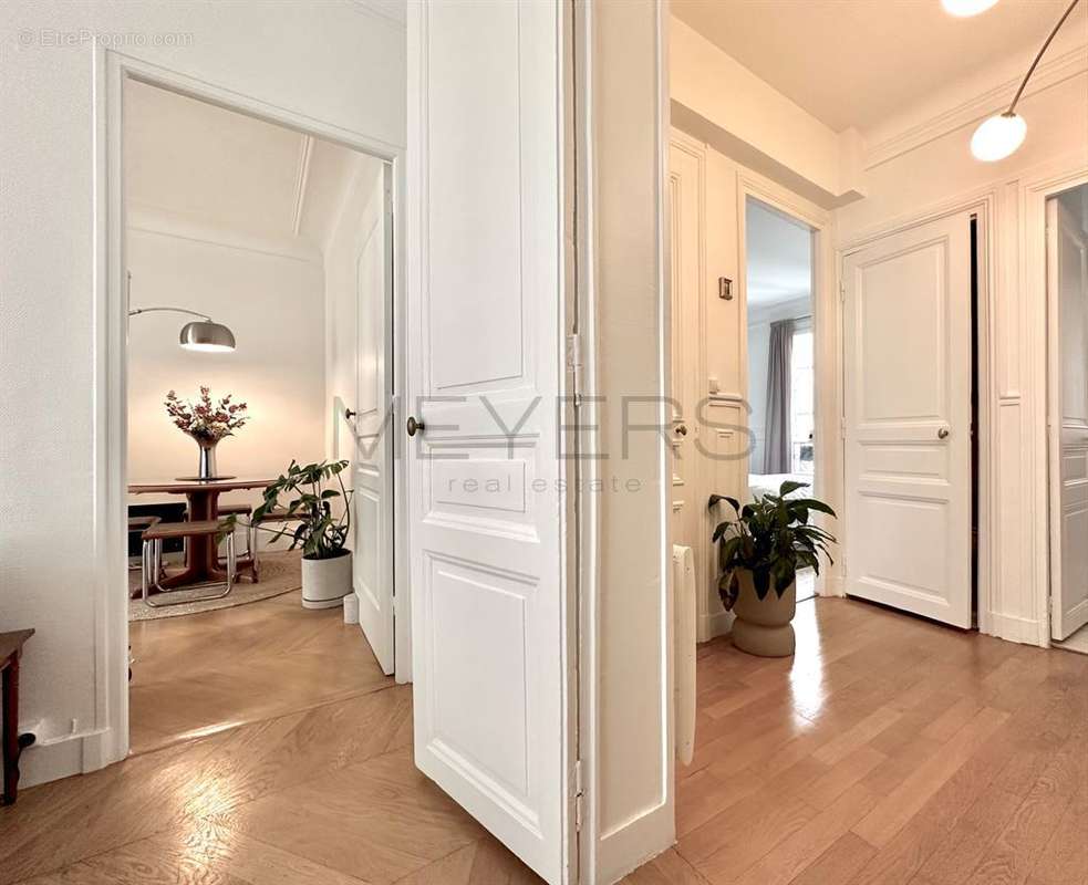 Appartement à PARIS-16E