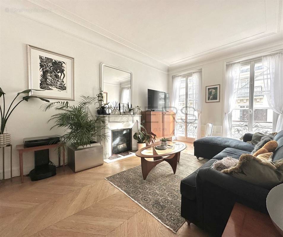 Appartement à PARIS-16E