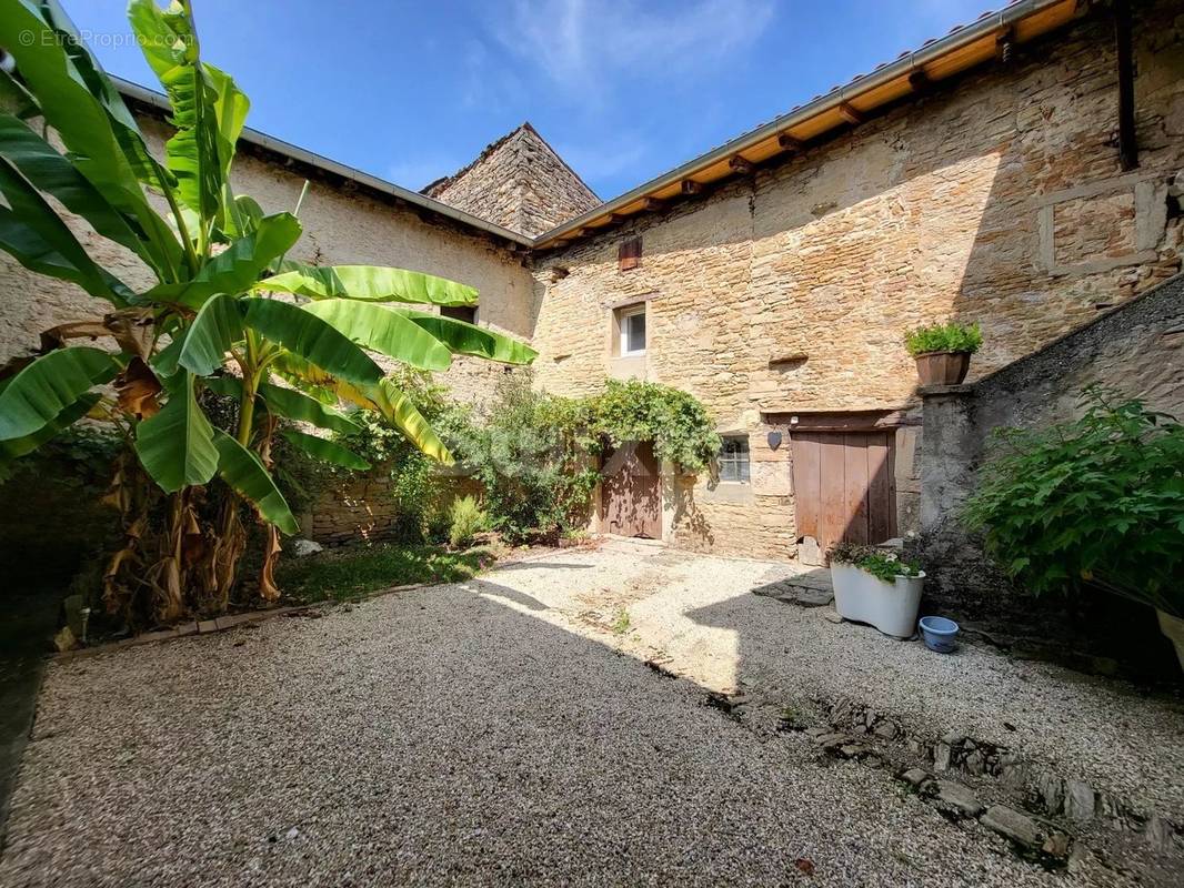 Maison à LA ROCHE-VINEUSE